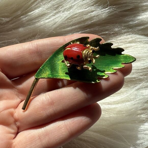 Vintage Hattie Carnegie Lady Bug Green Leaf Brooch Pin Enamel Insect Whimsical - Picture 3 of 8